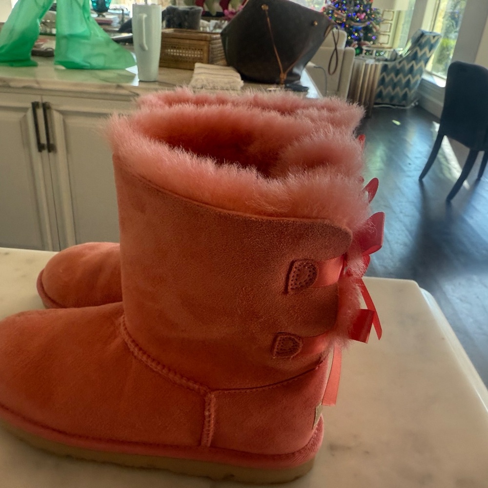 Bailey Bow - image 4